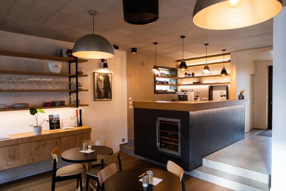 Vigeo Lounge B&B Coffee Bojnice Bagian luar foto