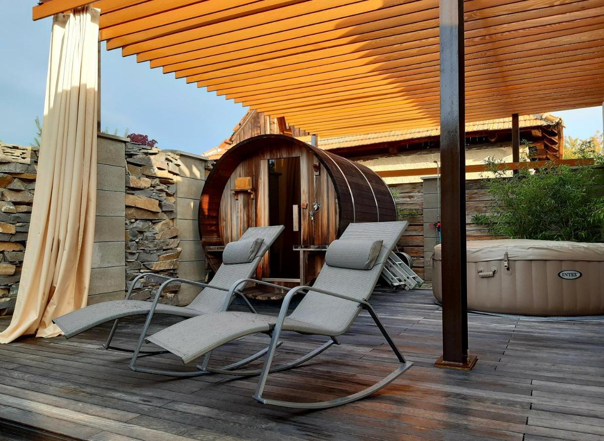 Vigeo Lounge B&B Coffee Bojnice Bagian luar foto