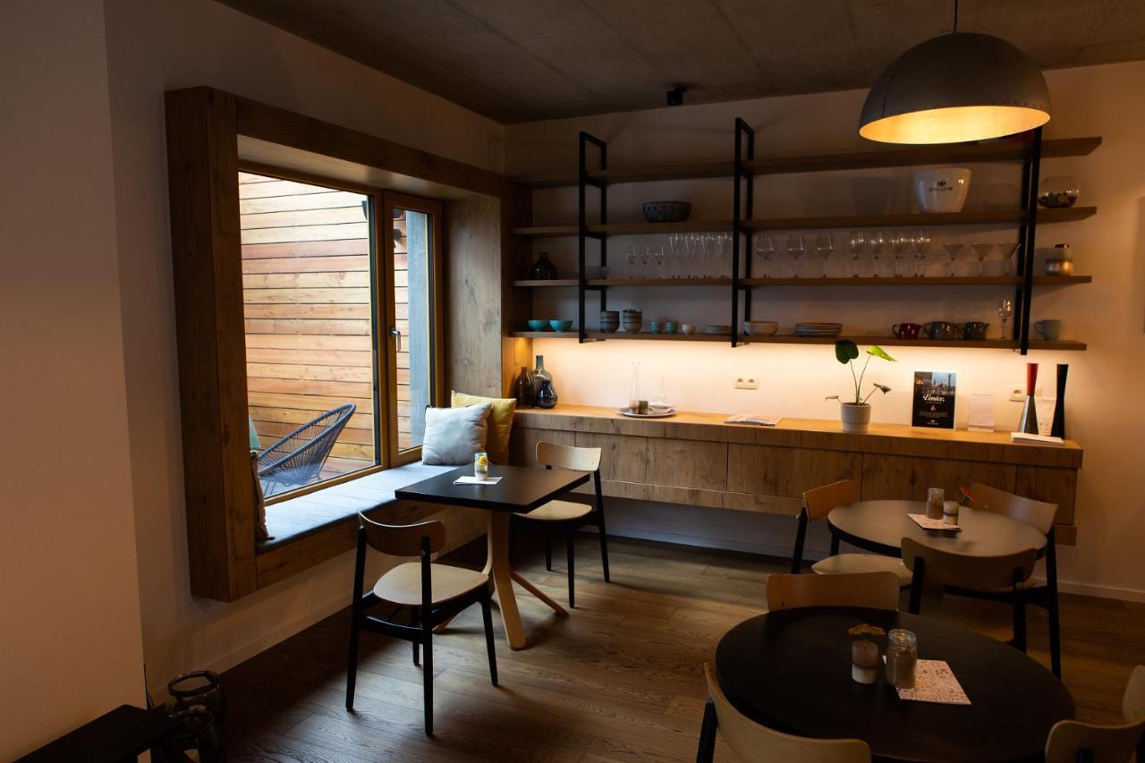 Vigeo Lounge B&B Coffee Bojnice Bagian luar foto