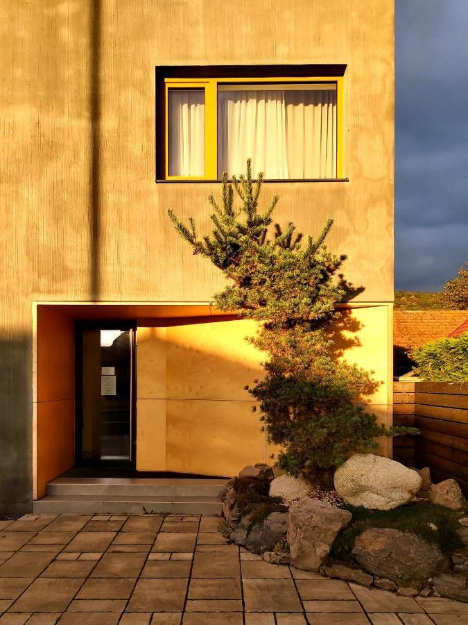 Vigeo Lounge B&B Coffee Bojnice Bagian luar foto
